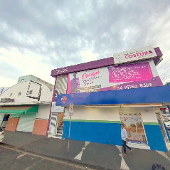 Fachada da escola Faculdade da Costura Fachada lateral da escola Faculdade da Costura