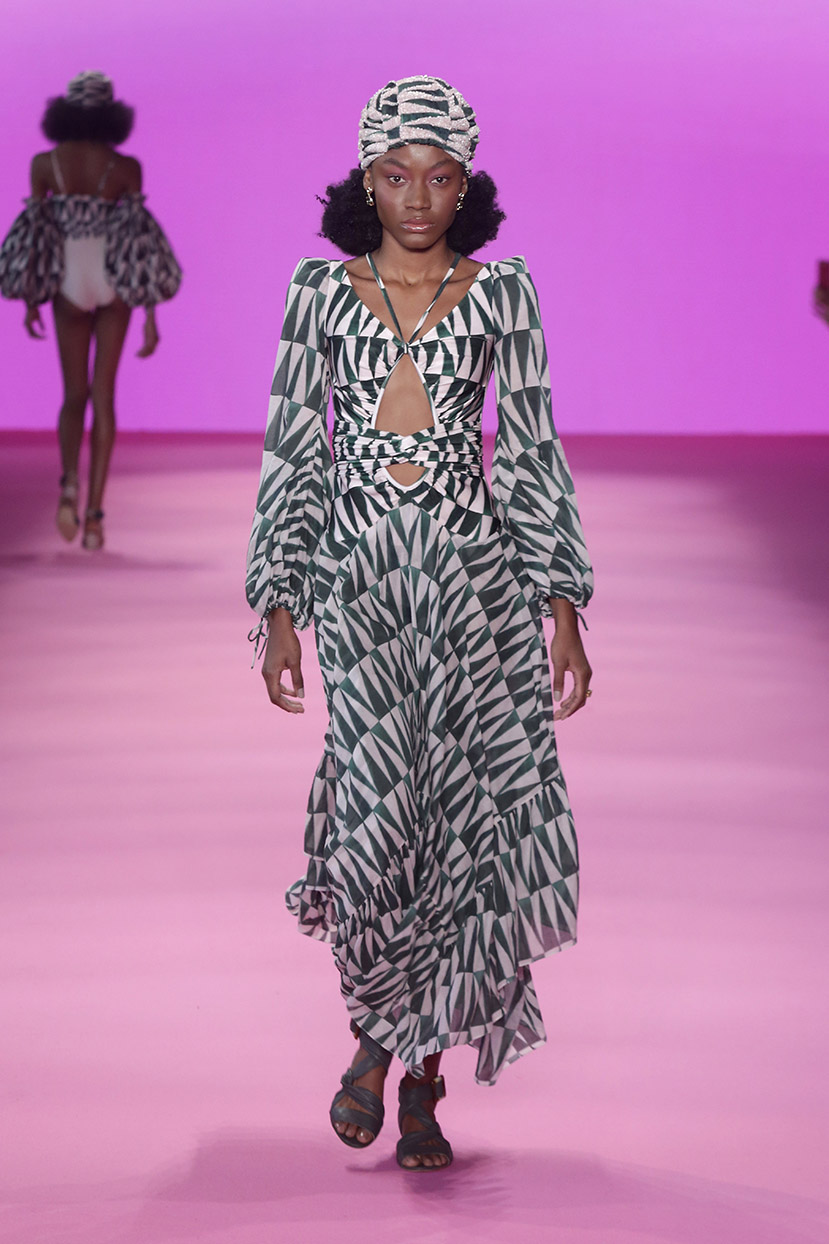 Desfile Patbo SPFW N48 Desfile PatBo SPFW apostou em mangas bufantes