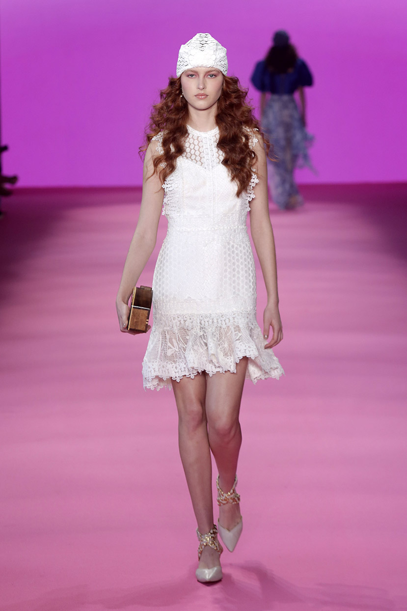 Desfile Patbo SPFW N48 Vestidos brancos teve seu destaque no desfile Patbo SPFW N48