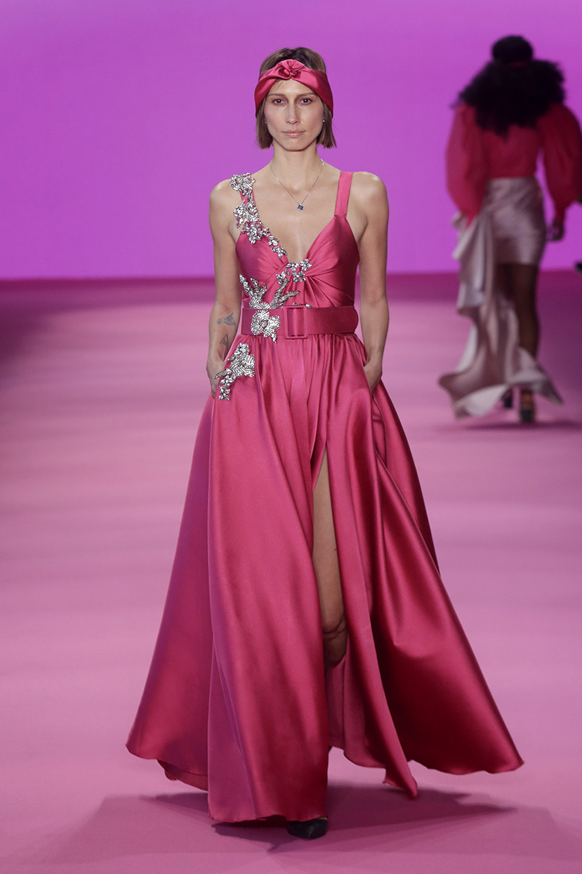 Desfile Patbo SPFW N48 Vestidos em tons roda marcam o desfile PatBo no SPFW N48