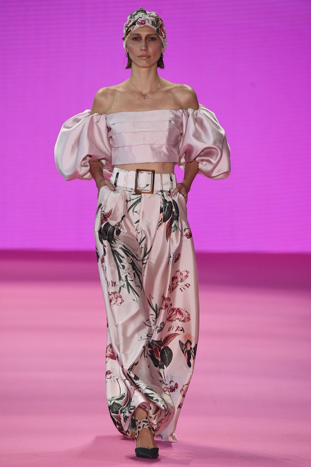 Desfile Patbo SPFW N48 Vestido estampa de azulejo da PatBo SPFW N48