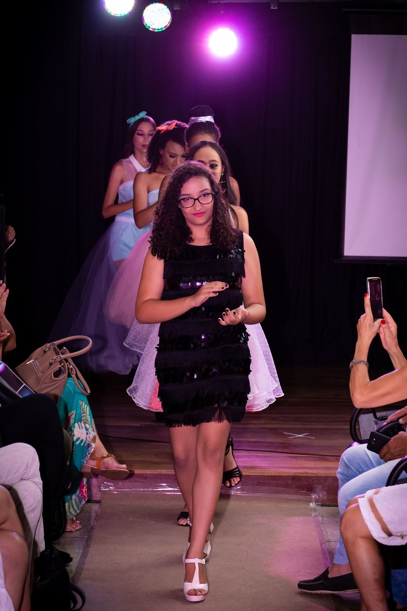 Desfile Fashion Day Faculdade da Costura no Teatro de Bolso de Uberlândia Desfile no teatro de Bolso de Uberlândia no Fashion Day Faculdade da Costura