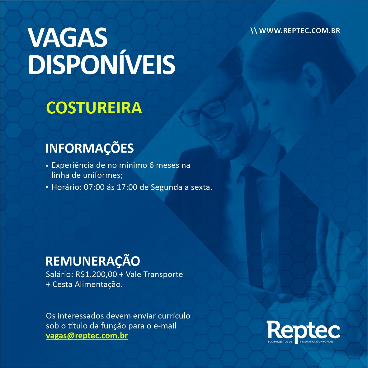 Vaga de Costureira Banner cor azul com letras em destaque nas cores branco e amarelo com a chamada de Vagas disponíveis Costureira, com informações para contato.