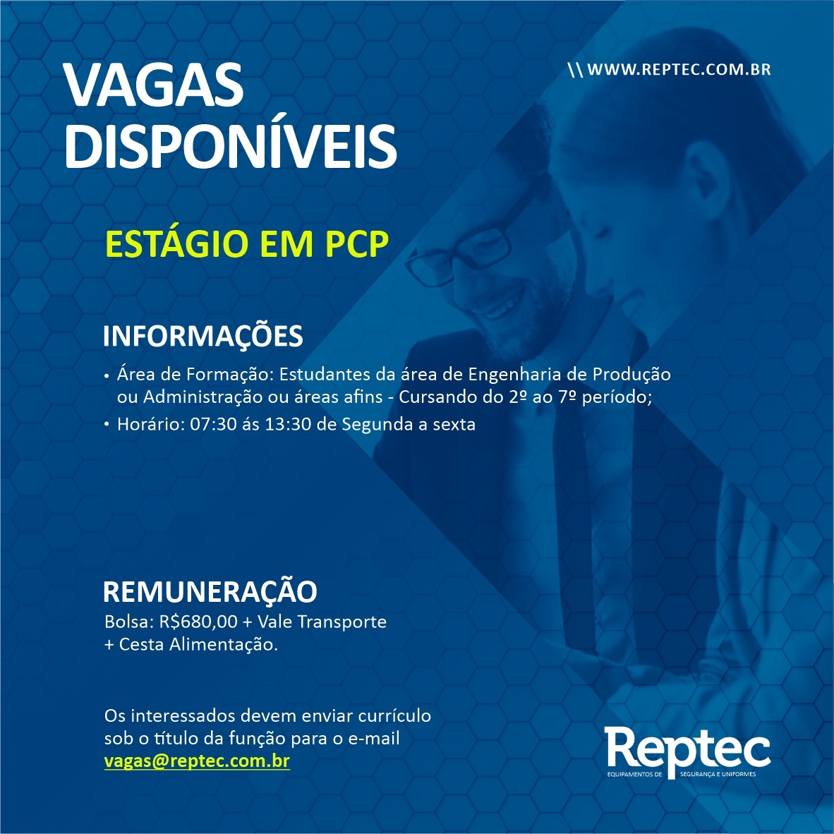 Vaga de estagio em PCP Reptec Banner na cor azul e letras nas cores branco e amarelo divulgando vaga de emprego para auxiliar de estágio em PCP com informações referente a requisitos para a vaga e remuneração e contato.